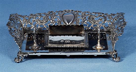 A good Edwardian silver and tortoiseshell inkstand, Length approx 6 ½”/164mm Depth approx 5”/125mm Weight base only 7.7oz/219grms.